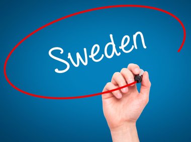 Adam el İsveç ile siyah kalemi görsel ekranda yazma.