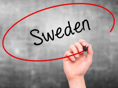 Adam el İsveç ile siyah kalemi görsel ekranda yazma.