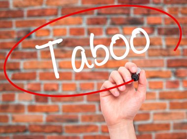 Adam el tabu siyah kalemi ile görsel ekranda yazma.