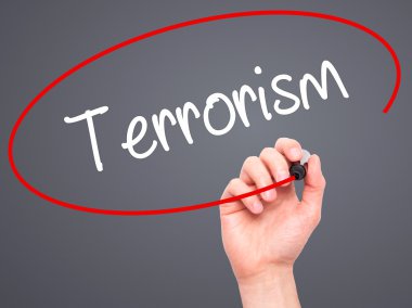 Adam el terörizm ile siyah kalemi görsel ekranda yazma.