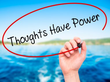 Görsel üzerinde siyah kalemi ile güç adam el yazma düşünceleri vardır