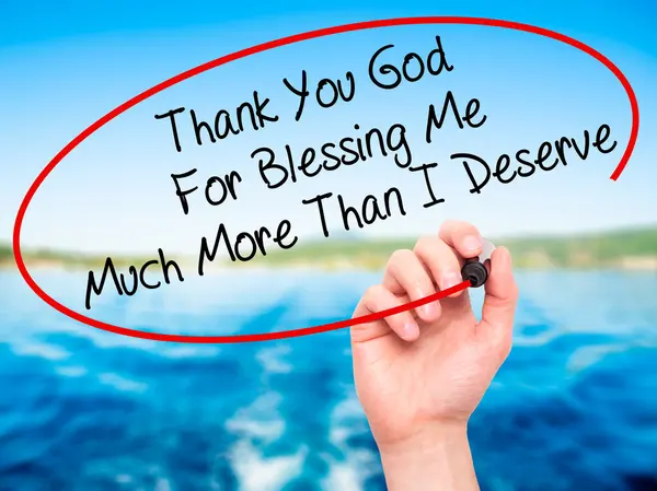 Man Hand skriva Tack Gud för välsignelse mig mycket mer än jag — Stockfoto