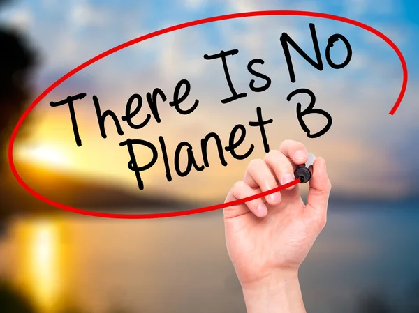 Man Hand writing There Is No Planet B com marcador preto em visua — Fotografia de Stock