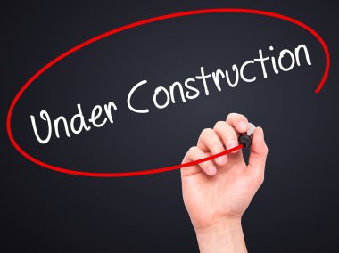 Adam el yapım aşamasında siyah kalemi ile görsel üzerinde yazılı. 