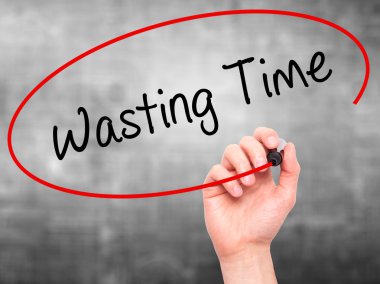 Adam el zaman israf ile siyah kalemi görsel ekranda yazma.