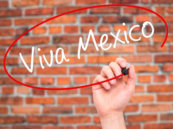 男人手在可视屏幕上用黑色记号笔写墨西哥万岁 — 图库照片