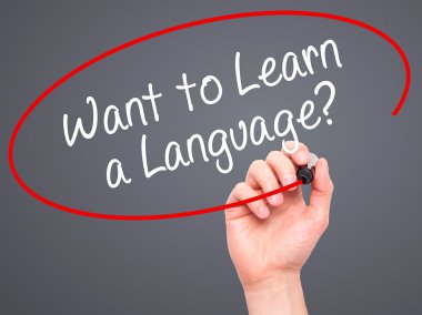 Adam el yazma bir dil öğrenmek istiyorum? üzerinde siyah kalemi ile 