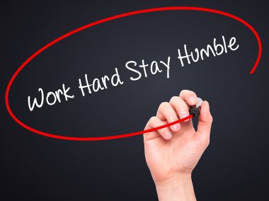 Adam el iş sabit kal mütevazi vis siyah kalemi ile yazma