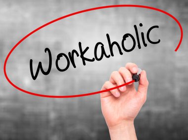 Adam el işkolik siyah kalemi ile görsel ekranda yazma.