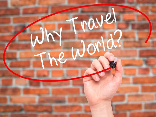 Homme Écrire à la main Pourquoi voyager dans le monde ? avec marqueur noir sur vis — Photo
