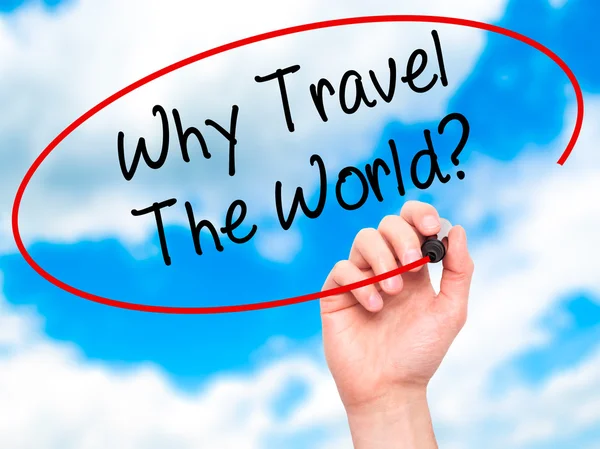 Man Hand schrijven waarom Travel The World? met zwarte marker op vis — Stockfoto