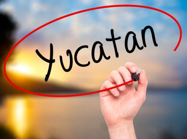 Adam el Yucatan siyah kalemi ile görsel ekranda yazma.