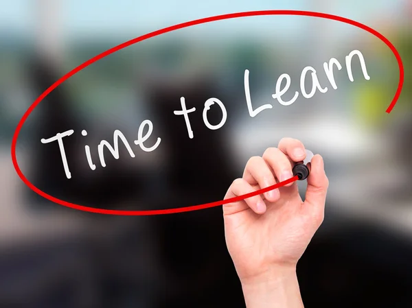 Man Hand writing Time to Learn with marker on transparent wipe b — Stock Photo, Image