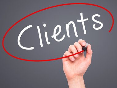 Adam el istemcileri ile siyah kalemi görsel ekranda yazma.