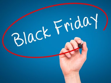 Adam el siyah Cuma siyah kalemi ile görsel ekranda yazma.