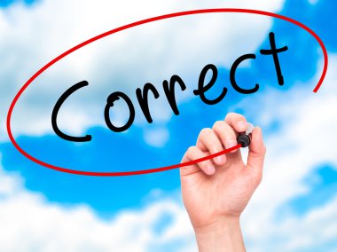 Adam el doğru siyah kalemi ile görsel ekranda yazma.