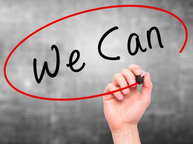 Adam el biz siyah kalemi ile görsel ekranda yazma