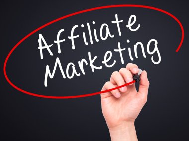 Affiliate Marketing ile siyah kalemi görsel üzerinde yazılı adam el