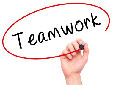 Adam el ekip çalışması ile siyah kalemi görsel ekranda yazma.