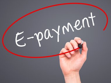 Adam el E-ödeme ile siyah kalemi görsel ekranda yazma.