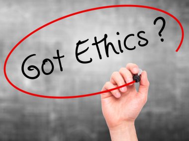 Adam el var etik ile siyah kalemi görsel ekranda yazma.