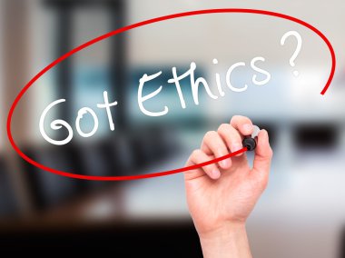 Adam el var etik ile siyah kalemi görsel ekranda yazma.