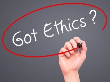 Adam el var etik ile siyah kalemi görsel ekranda yazma.