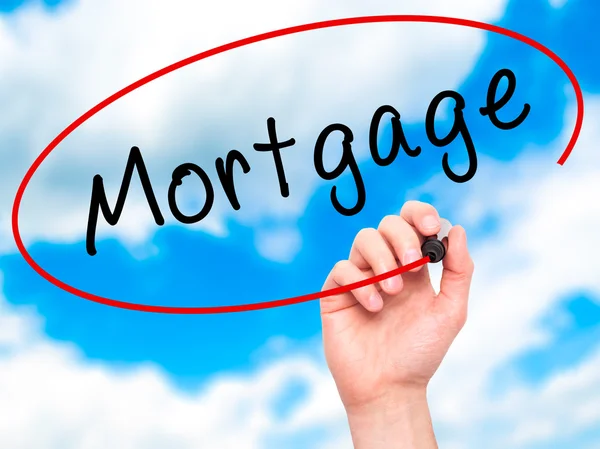 Man Hand writing Mortgage com marcador preto na tela visual — Fotografia de Stock