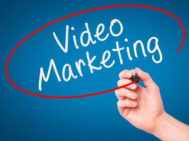 Adam el video pazarlama siyah marker görsel ekranda yazma