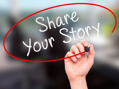 Adam el payı hikayenizi marker ile şeffaf yarı mamul üzerinde yazma.