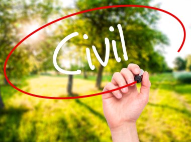 Adam el sivil siyah kalemi ile görsel ekranda yazma.