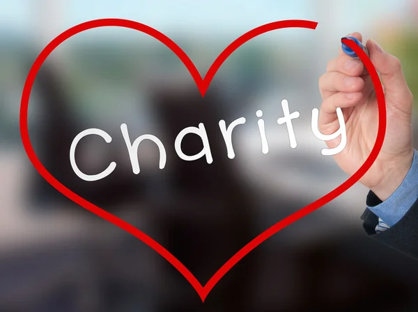 Hand skriva välgörenhet inuti hjärta form — Stockfoto