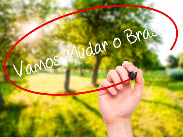 Рука людини написання Vamos Mudar o Brasil! (Давайте змінимо Бразилії в P — стокове фото