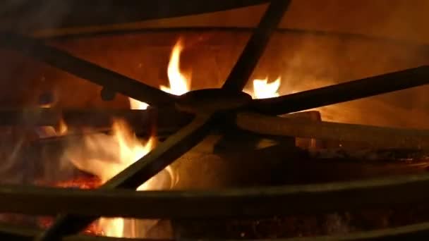 Fuego en cámara lenta. Quemaduras de fuego — Vídeos de Stock