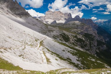 Dolomites İtalya Alpleri'nde. Güzel bir dağ manzarası.