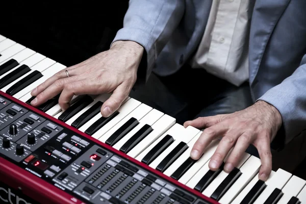 Hands of musician — Stockfoto