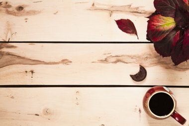 Sonbahar arka plan. Kahve tablo yaprakları ile