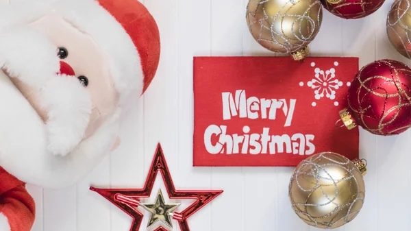 Noel arka plan. Kırmızı dekorasyon. Neşeli Noel tebrik kartı