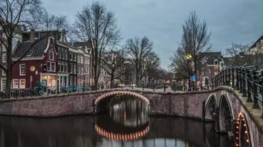 Amsterdam kanalları güzel 4 K timelapse. Hollanda