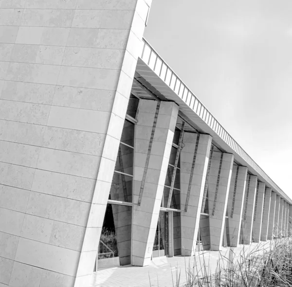 Чорно-біле фото будівлі з Угорщини — стокове фото