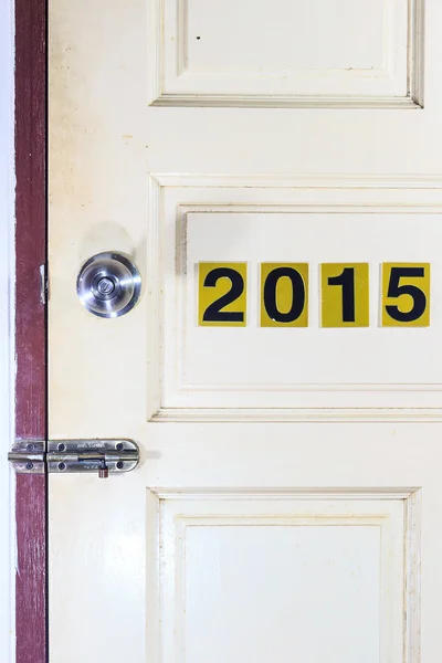 2015 年に新しい生活の古い 2014年扉を開けてください。 — ストック写真