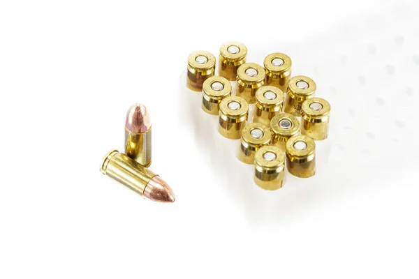 9 mm. Kugeln auf weißem Hintergrund — Stockfoto