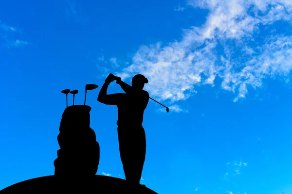 美丽的剪影高尔夫球手天空背光日落背景 — 图库照片