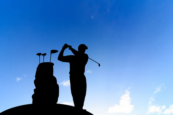 美丽的剪影高尔夫球手天空背光日落背景 — 图库照片