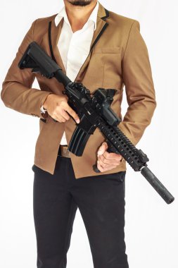 Silah tutan iş adamı Olgun