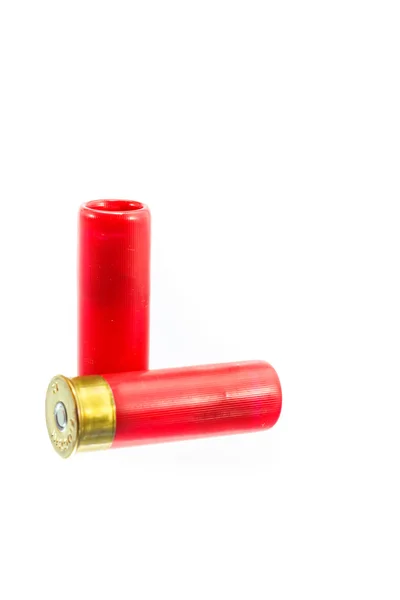 Un proiettile rosso fucile da caccia su uno sfondo bianco . — Foto Stock
