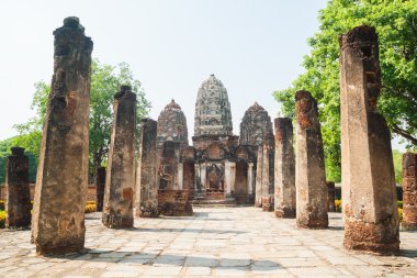 Sukhothai tarihsel parkta Budizm Tapınağı kalıntıları