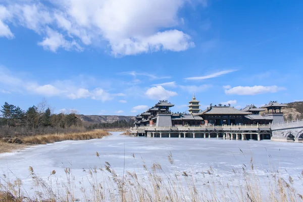 中式仿古仿建筑中心的 l — 图库照片