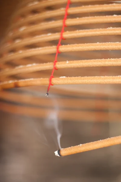 Verbrennung chinesischer Joss-Sticks — Stockfoto