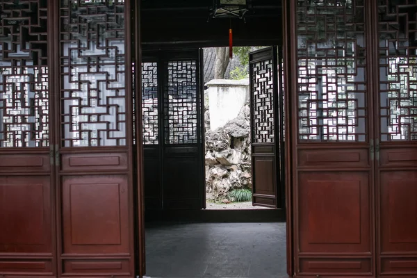 Chiński styl drzwi z drewna — Zdjęcie stockowe